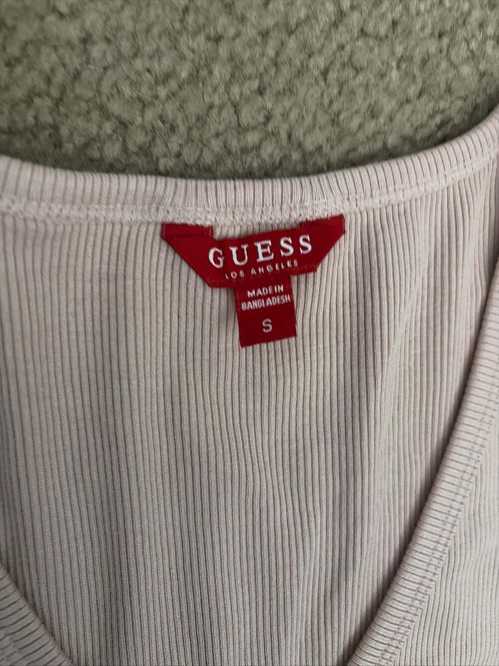 Guess - Picture 3 of 3
